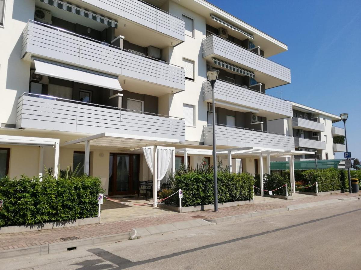 Condominio Diana Est- Gemini Bibione Exteriör bild