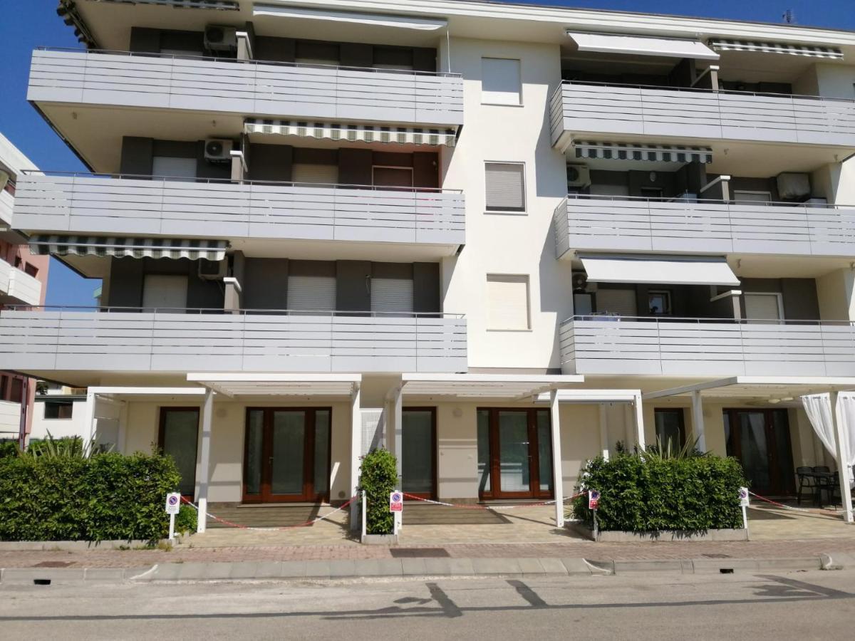 Condominio Diana Est- Gemini Bibione Exteriör bild